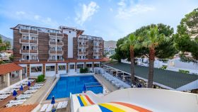 CLUB MUNAMAR BEACH RESORT