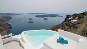AQUA LUXURY SUITES