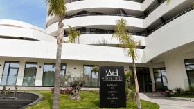 WHITE HILL HOTEL