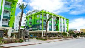Green Life Hotel