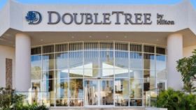 DOUBLETREE BY HILTON SHARKS BAY RESORT BEACH SIDE