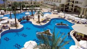 DOUBLETREE BY HILTON SHARKS BAY RESORT